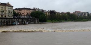 Il fiume Po in piena