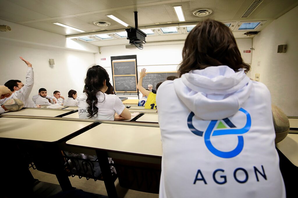 images/Universitari_prima_pagina1-1024x683.jpg