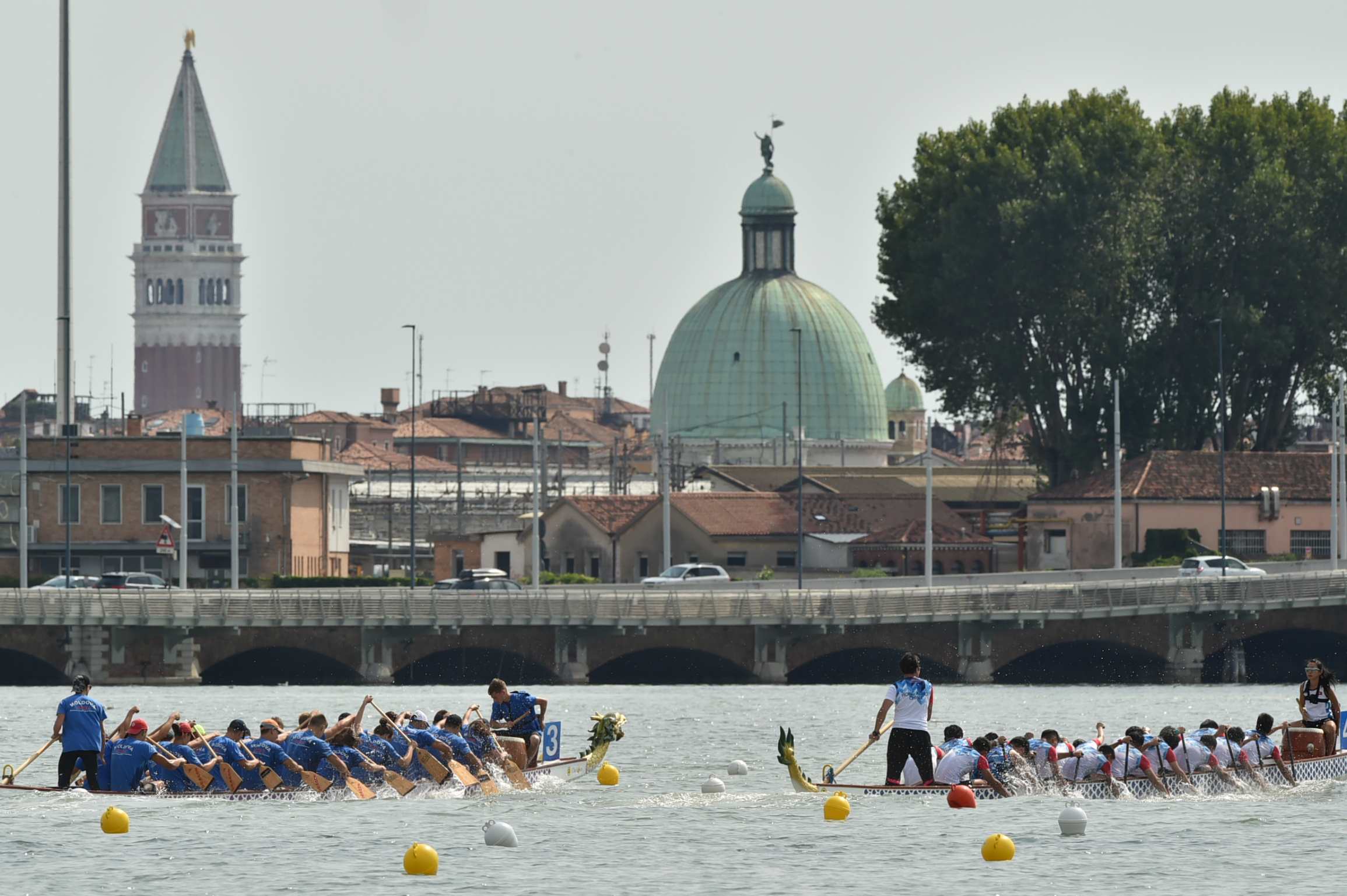images/dragonboatvenezia2.JPG