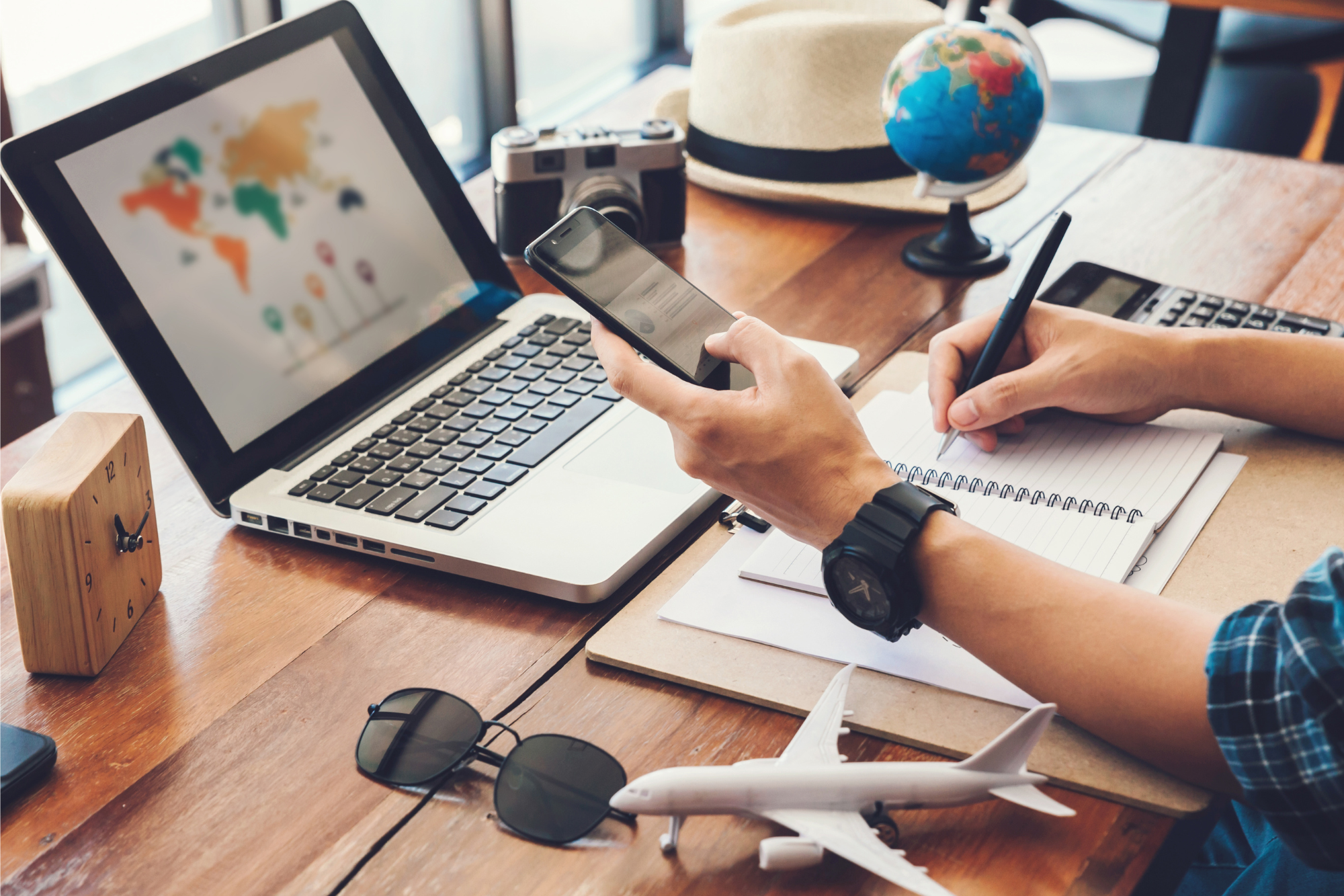 images/organizzare_viaggi_pc_canva.png