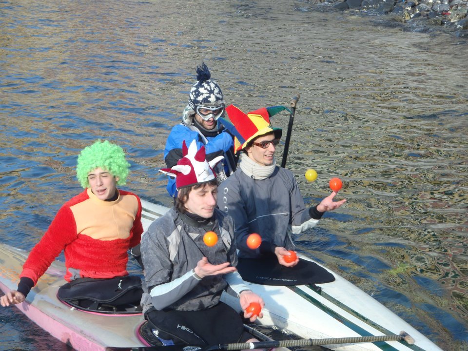 centrokayakcanoagenovaclown